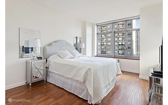 Rented by Douglas Elliman | media 22