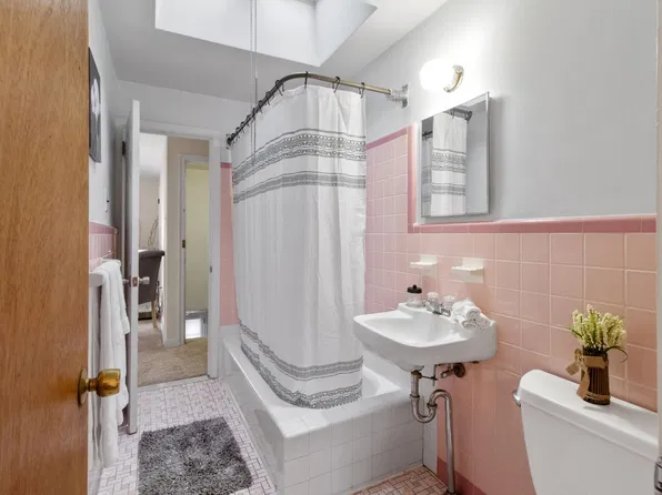 820 Griffith St Floor 2, Philadelphia, PA 19111
