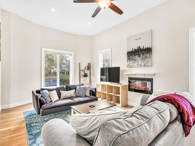 10 Bradbury St #10 — Photo 9
