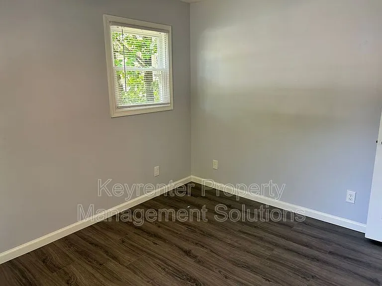 421 N Charlotte Ave — Photo 25