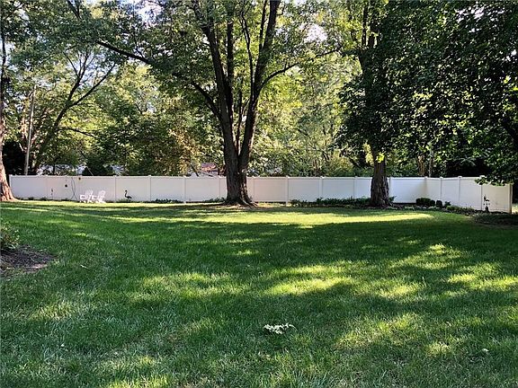 4th image of 1800 Lake Terrace Dr