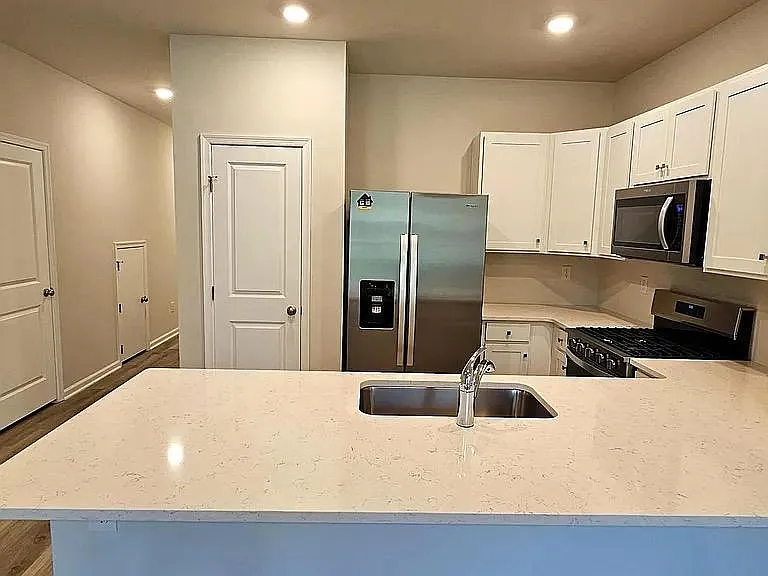 1157 Martin Rd — Photo 3