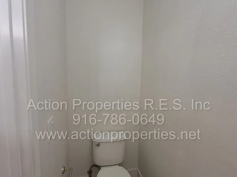 6145 Crater Lake Dr — Photo 34