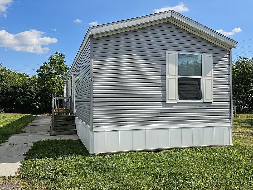 1st image of 7 Bayberry St #7