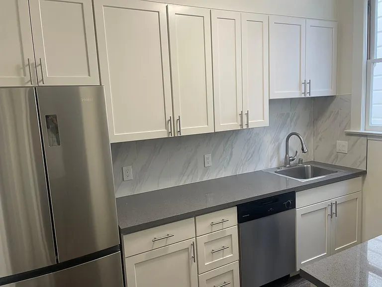 2440 Van Ness Ave — Photo 3