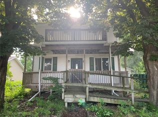 211 Traer St, Mount Auburn, IA 52313