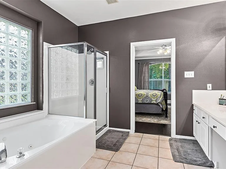 2 Hollow Glen Pl — Photo 20