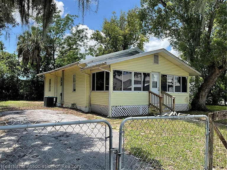 100 Gwen Hill St — Photo 11