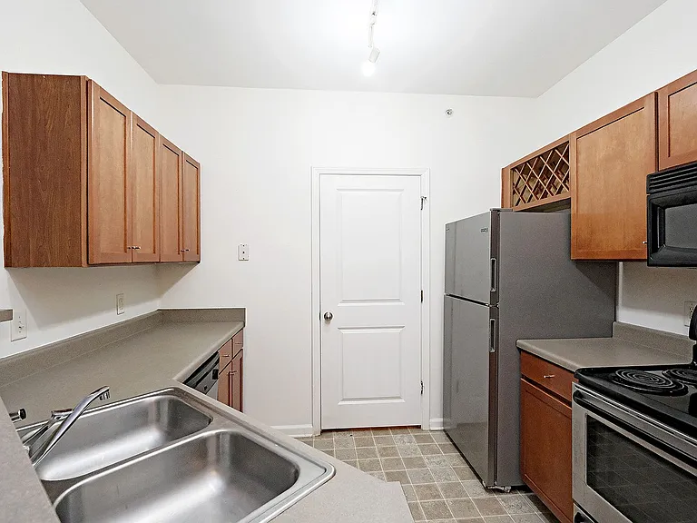 745 Walker Sq #3D — Photo 5