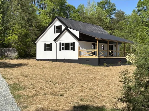 8026 County Line Rd, Liberty, NC 27298