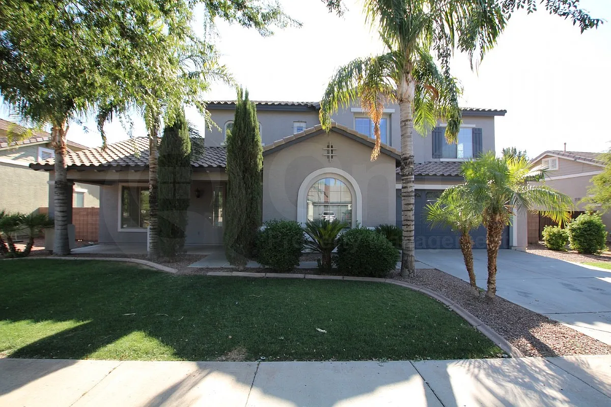 5 bed, 3.0 bath, 3261 sqft, $3,395 — Photo 2