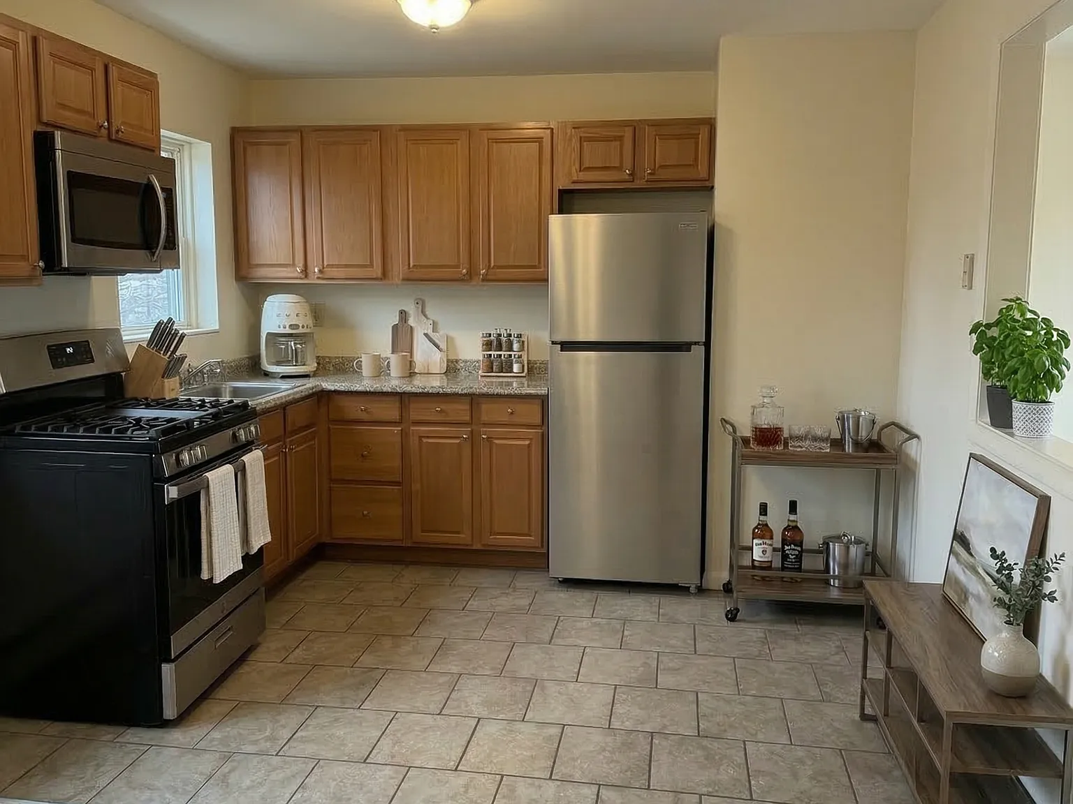 Annawan Street Apartments — Photo 3