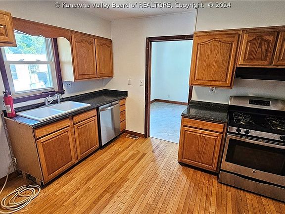 5th image of 818 Georges Creek Dr
