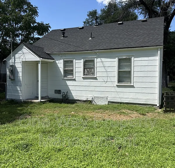 1729 E Looman St — Photo 11