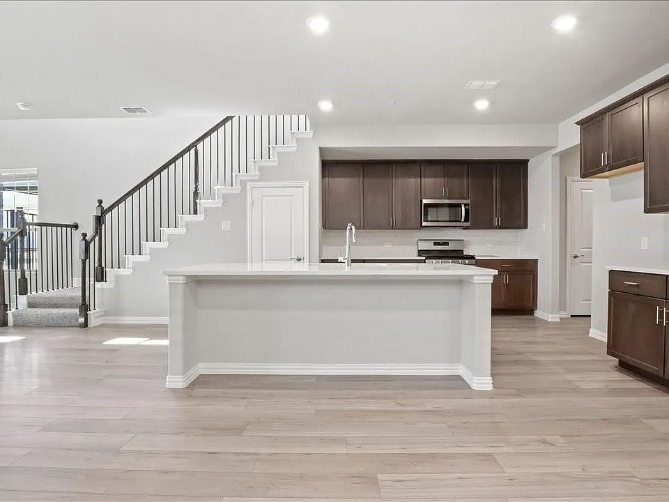 1st image of 4006 Saddlehorn Way
