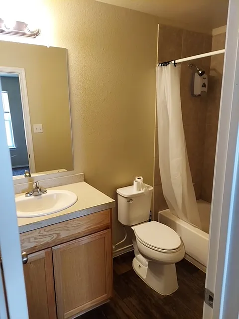 3 bed, 900 sqft, $1,750 — Photo 3