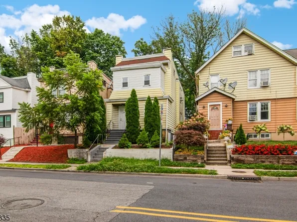 30 Dodd St, East Orange City, NJ 07017
