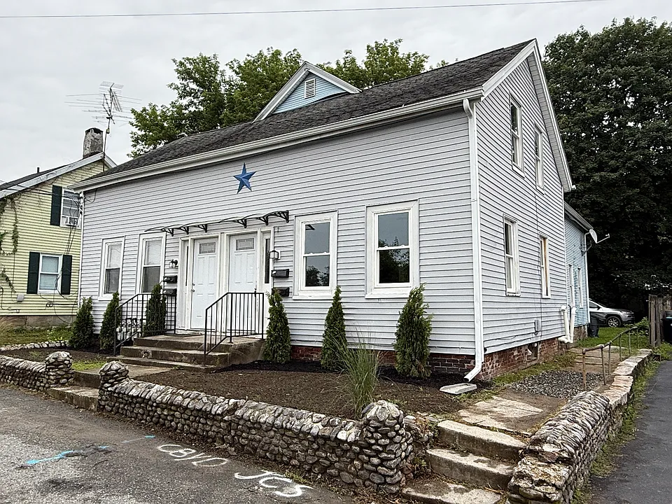 61A Railroad St
