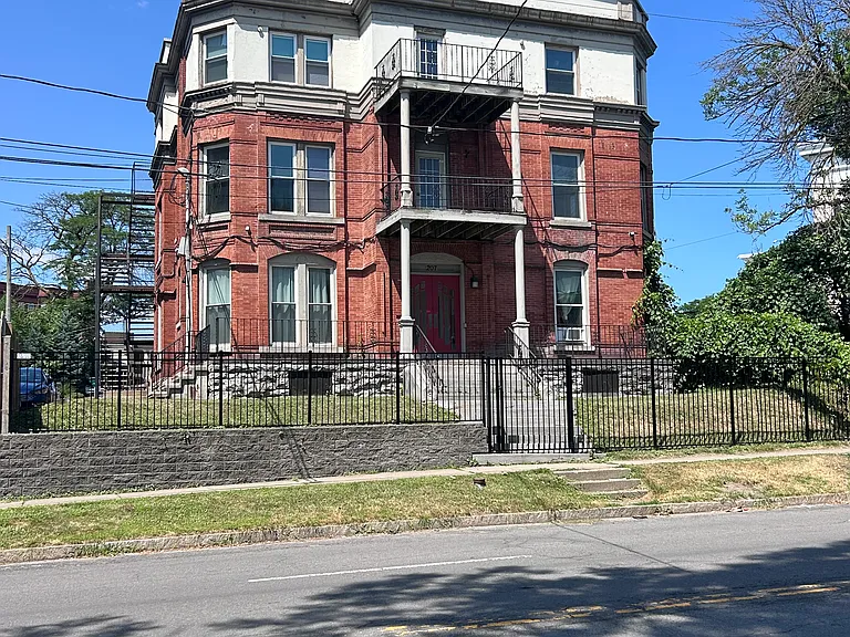 207 N Townsend St #4 — Photo 10