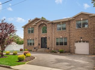 301 Kirby Ave, Woodmere, NY 11598