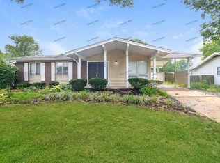 2584 Shorewood Dr, Florissant, MO 63031