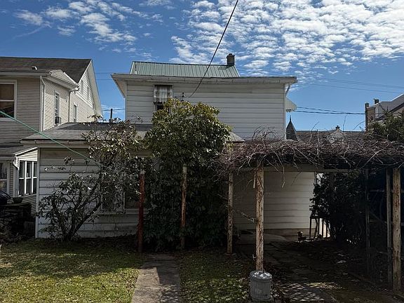 4th image of 701 E Grand Ave