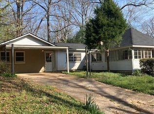 647 Oliver St NW, Pine Lake, GA 30318