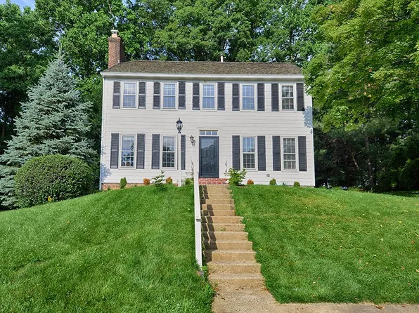 11692 Stockbridge Ln, Reston, VA 20194