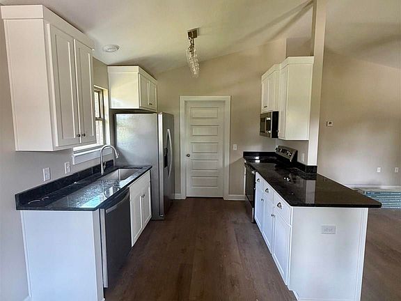 5th image of 3057 N 15th Ave