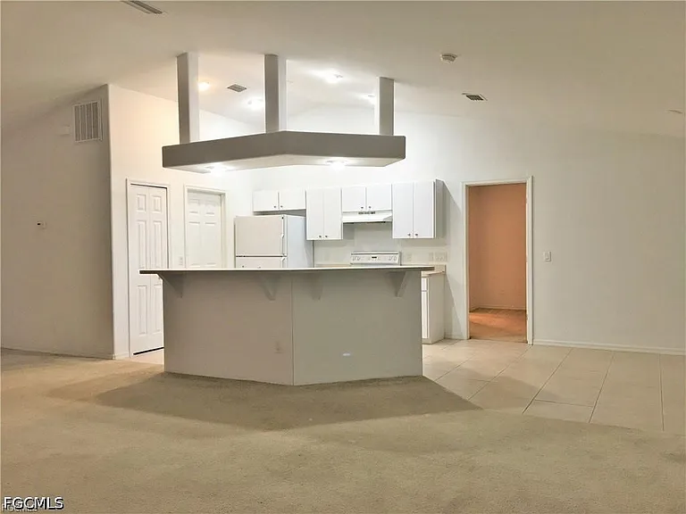2221 SW 8th Pl — Photo 4