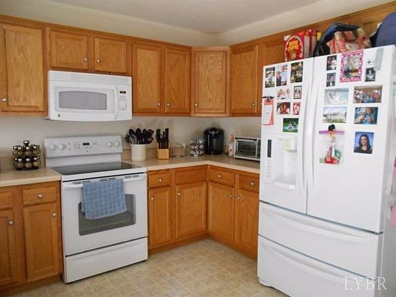 3rd image of 398 Lee Grant Ave