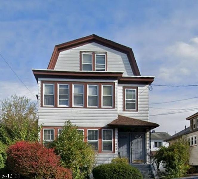 2nd image of 205 Madison Ave