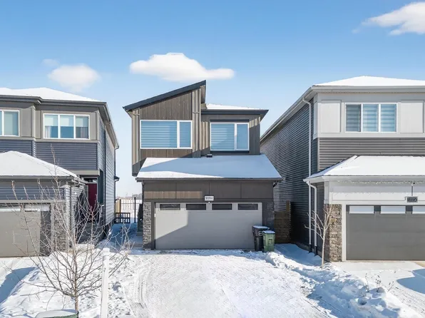9194 Pear Dr SW, Edmonton, AB T6X 2Z4