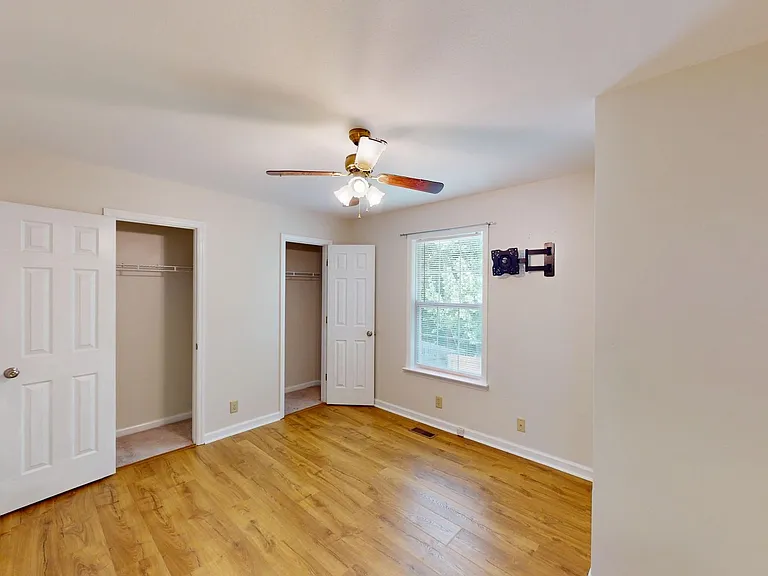 424 Eisenhower Dr — Photo 26