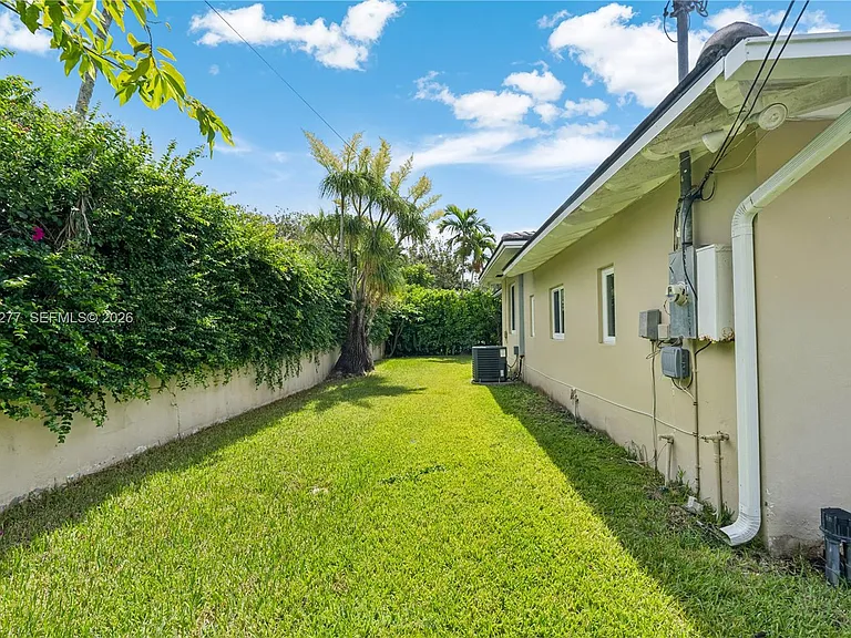 2514 E Granada Blvd — Photo 9