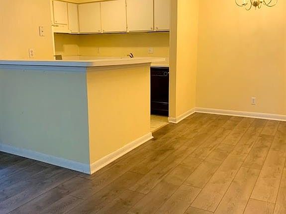 2nd image of 850 Mallery St #12T