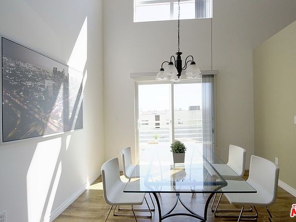 4th image of 546 N Oxford Ave #207