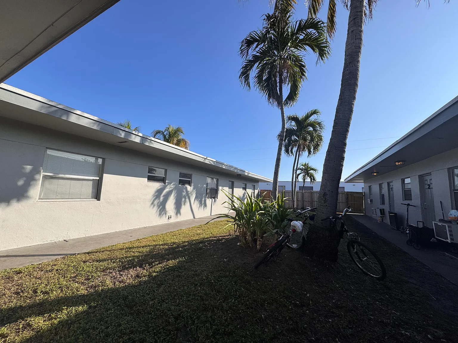 1 bed, 1.0 bath, 450 sqft, $1,345 — Photo 2