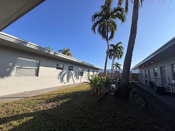 2nd image of 825 SW 10th Dr #9