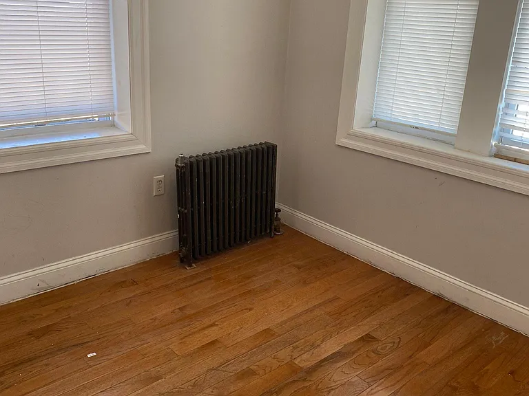 401 53rd St #22 — Photo 9