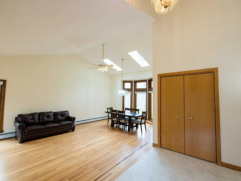 18 Clifford Ave — Photo 3