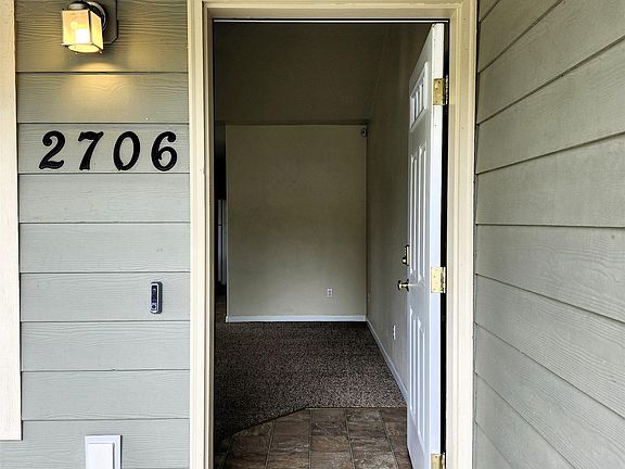 5th image of 2706 Granville St