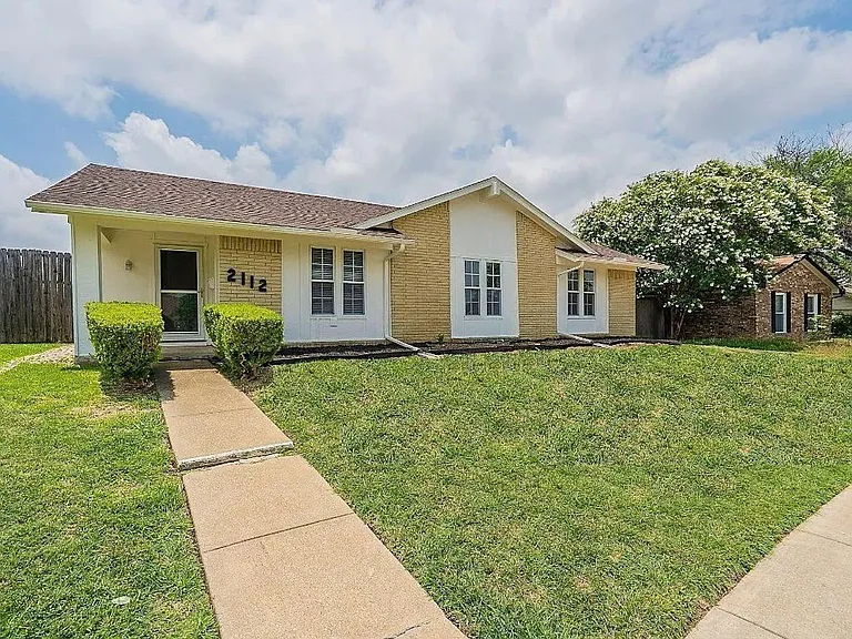2112 Cedarcrest Dr — Photo 12