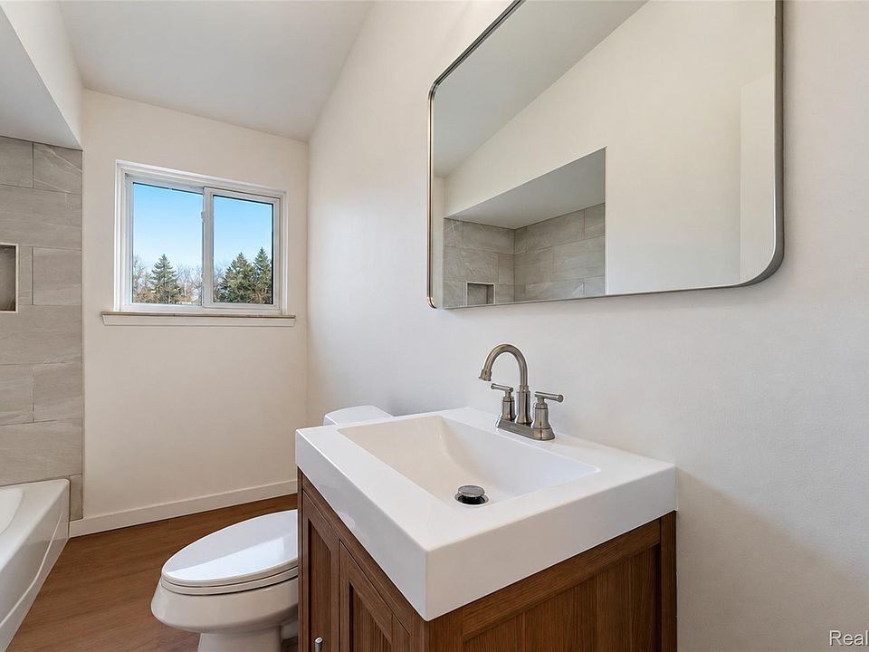 8723 Clippert St, photo 14