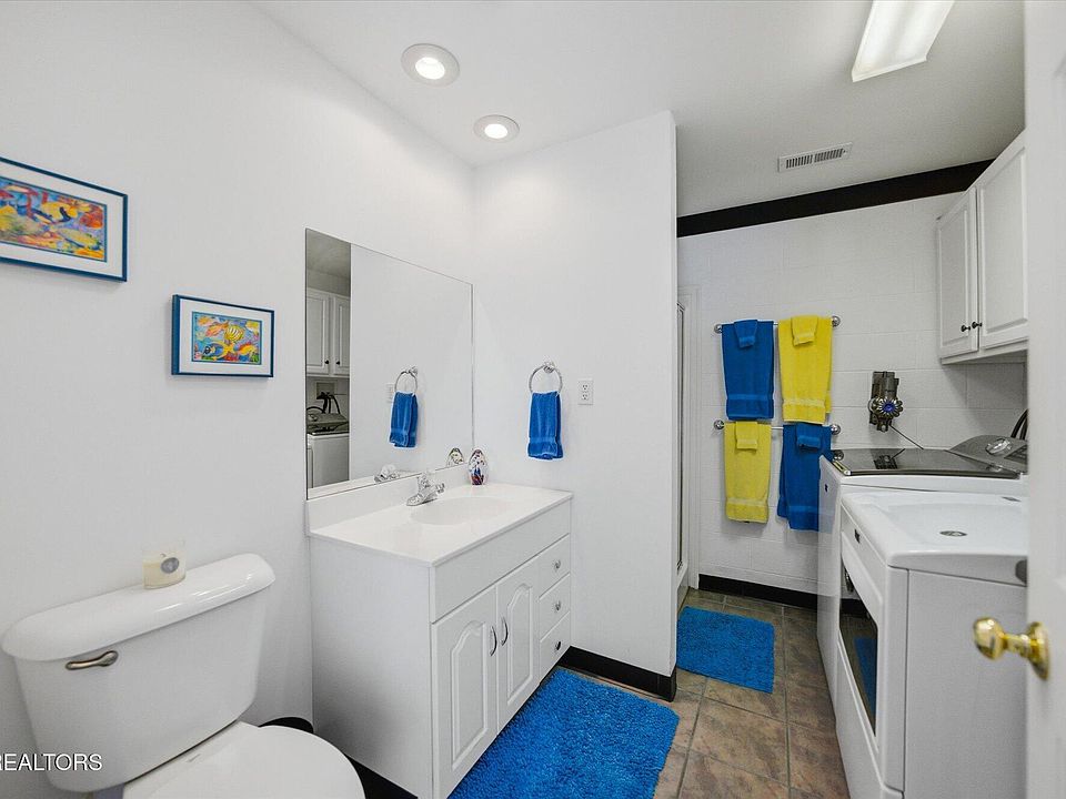 19th image of 235 Phillips Dr