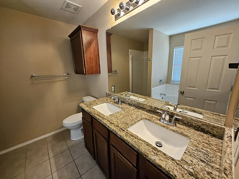 3235 Guadaloupe — Photo 23