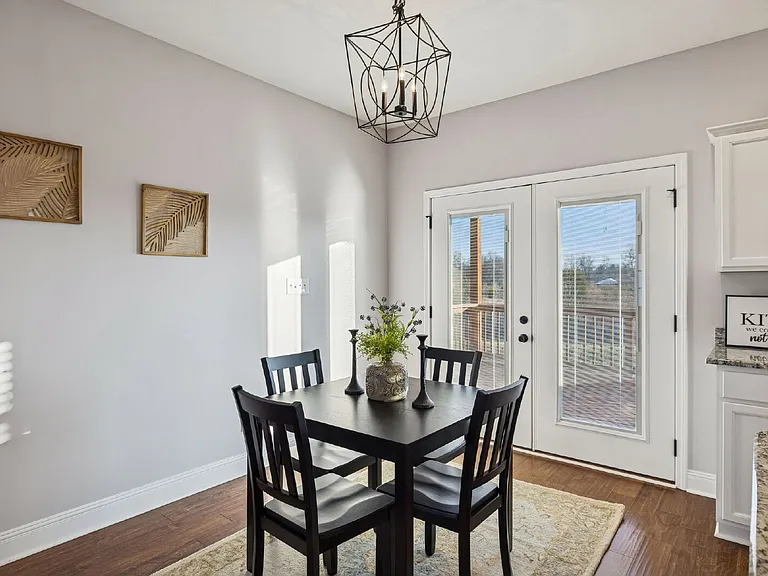 207 Bedford Ct — Photo 10