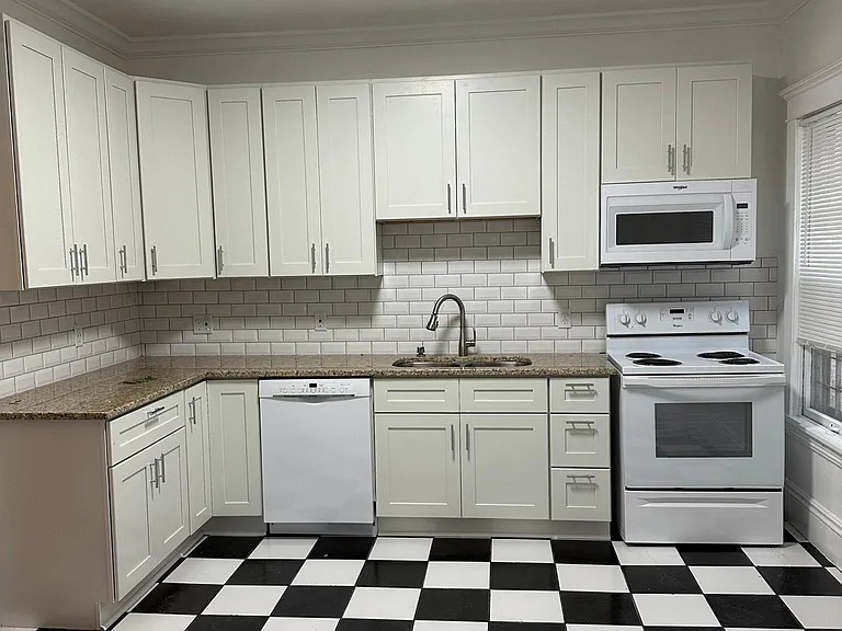 2433 Emerson Ave S #2 — Photo 3