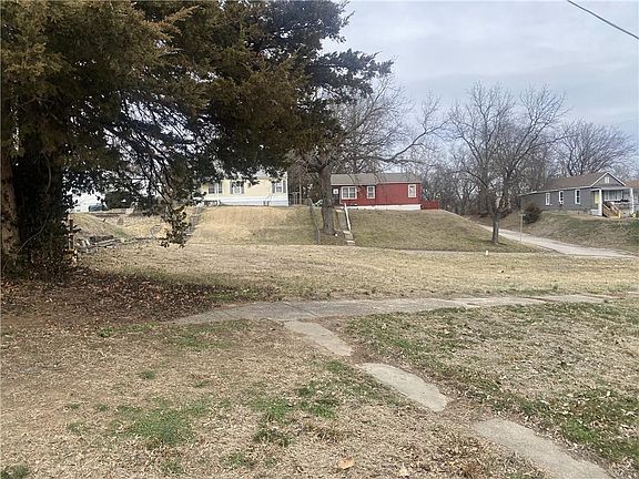 2nd image of 854 Sherman Ave
