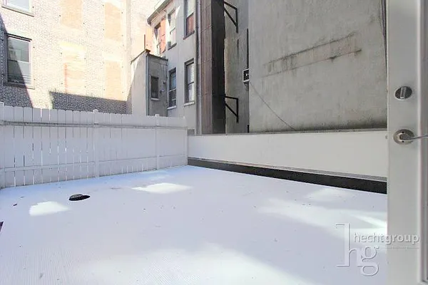 Rented by Hecht Group | media 17